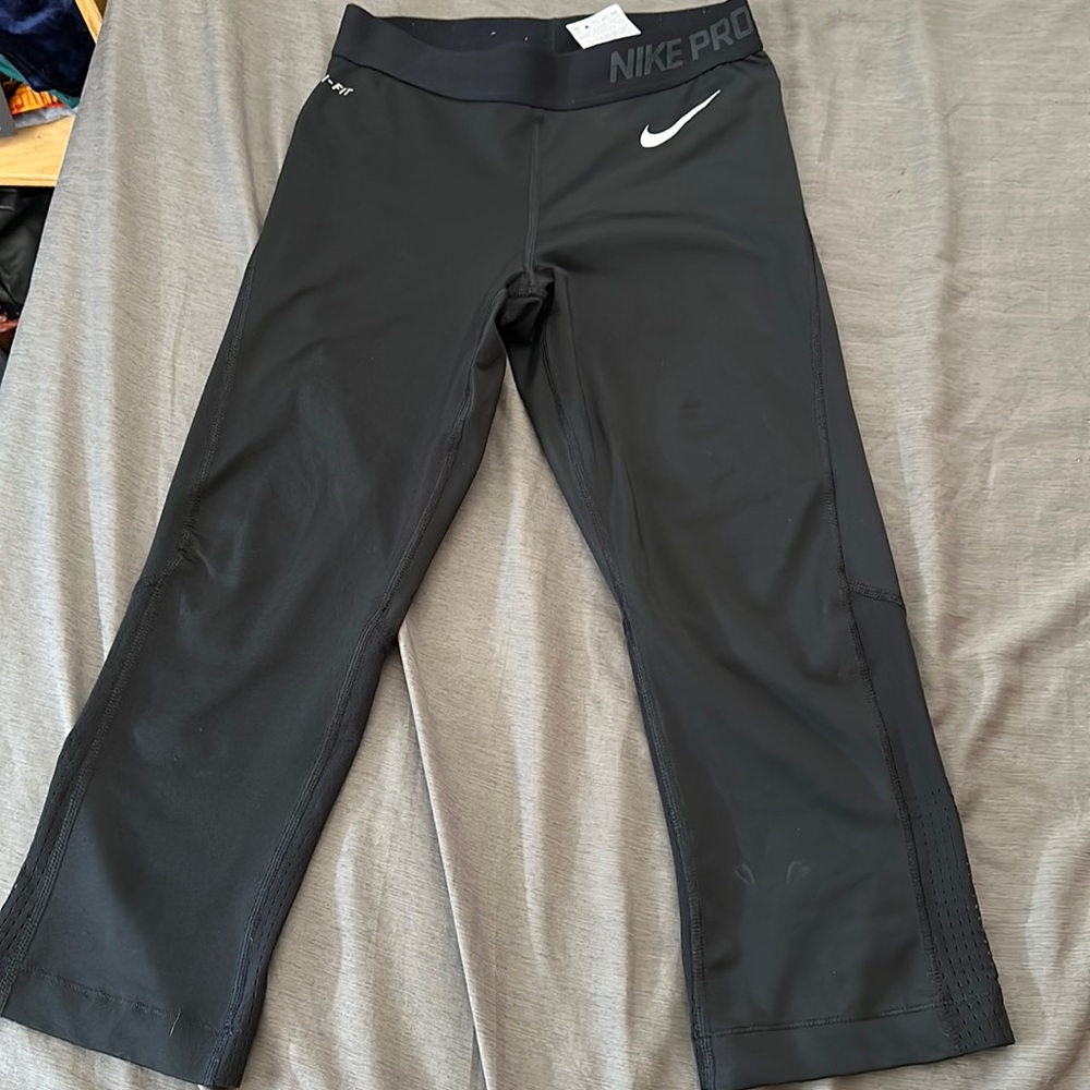 Black nike pro dri fit 3 quarter leggings size small